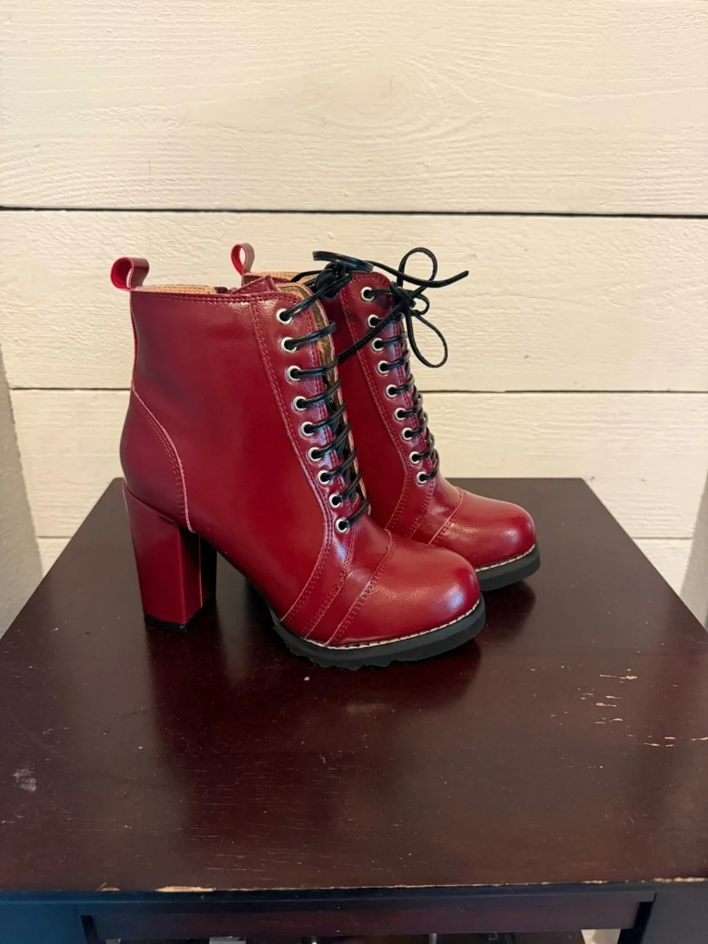 NIB Chase + Chloe Red Lace-Up Ankle Boots ❤️ Block Heel Combat Style Size 5.5